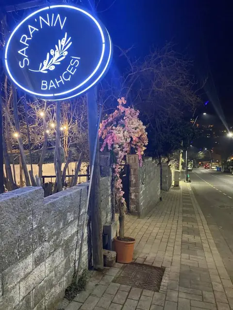 Gece ışıklı tabela
