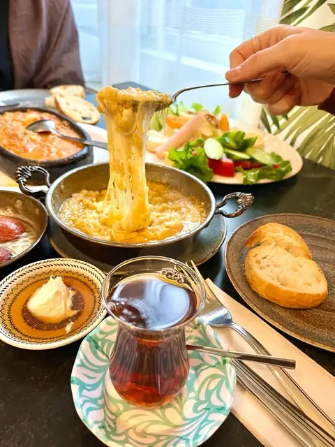 Serpme kahvaltı sofrası