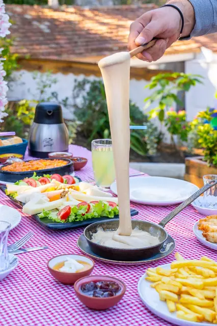 Uzayan kaşarlı kuymak